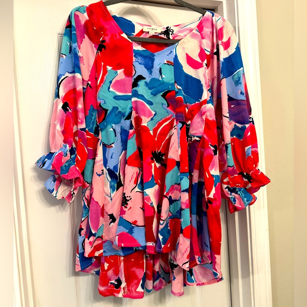 Umgee brand flower print top size large